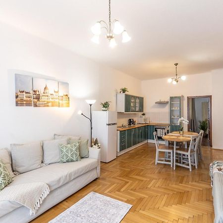 Riverside Balcony Apartment With View To Danube Budapest Extérieur photo