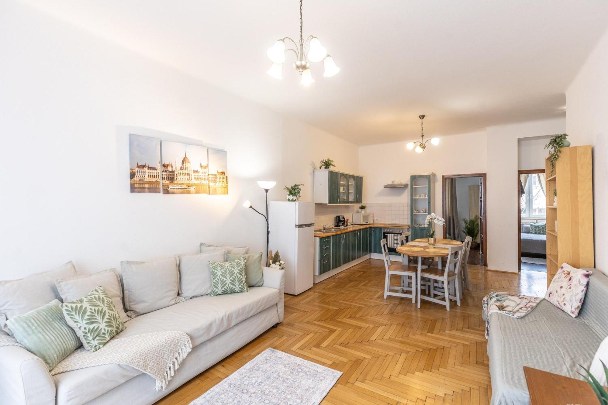 Riverside Balcony Apartment With View To Danube Budapest Extérieur photo