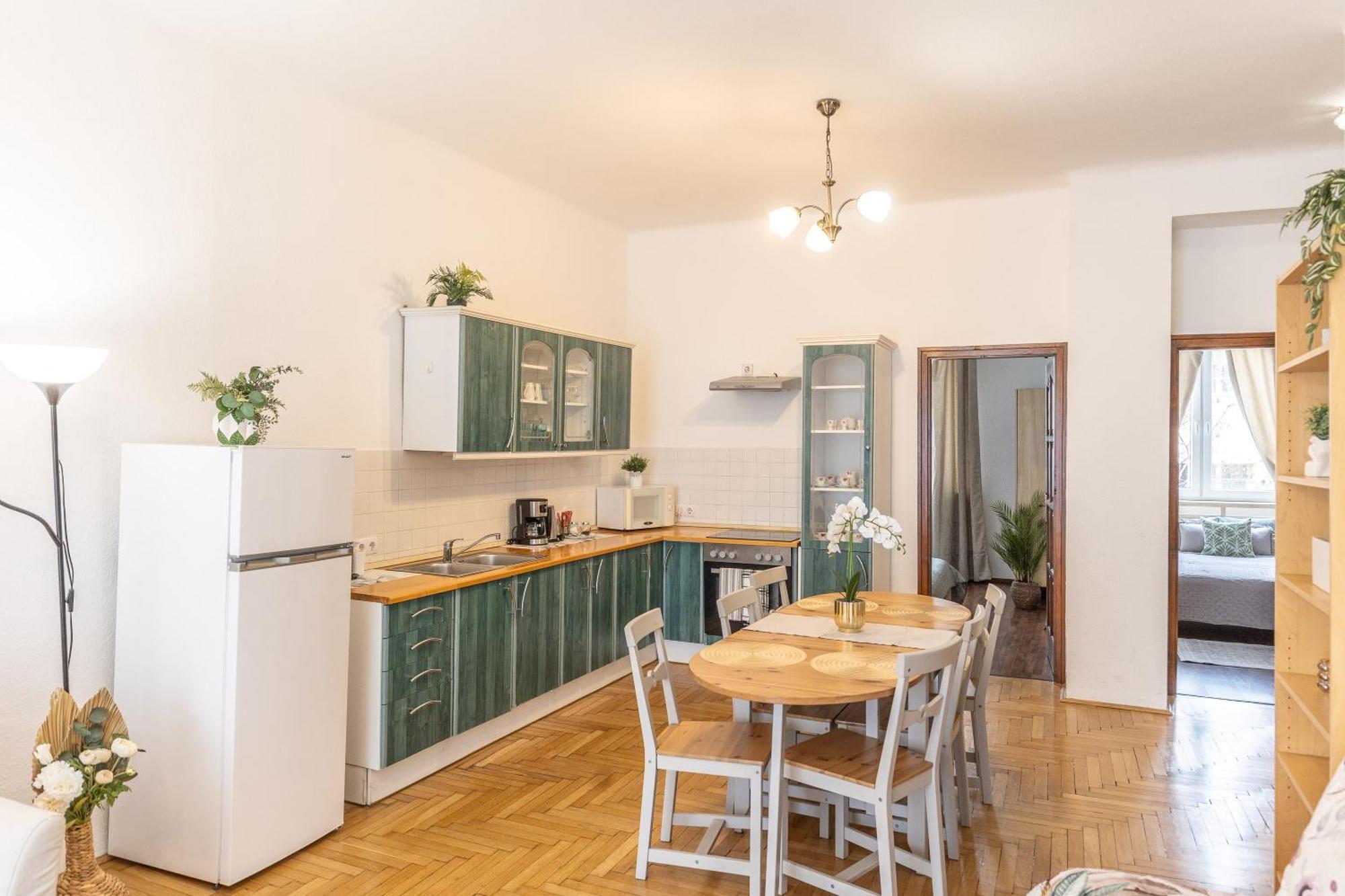 Riverside Balcony Apartment With View To Danube Budapest Extérieur photo