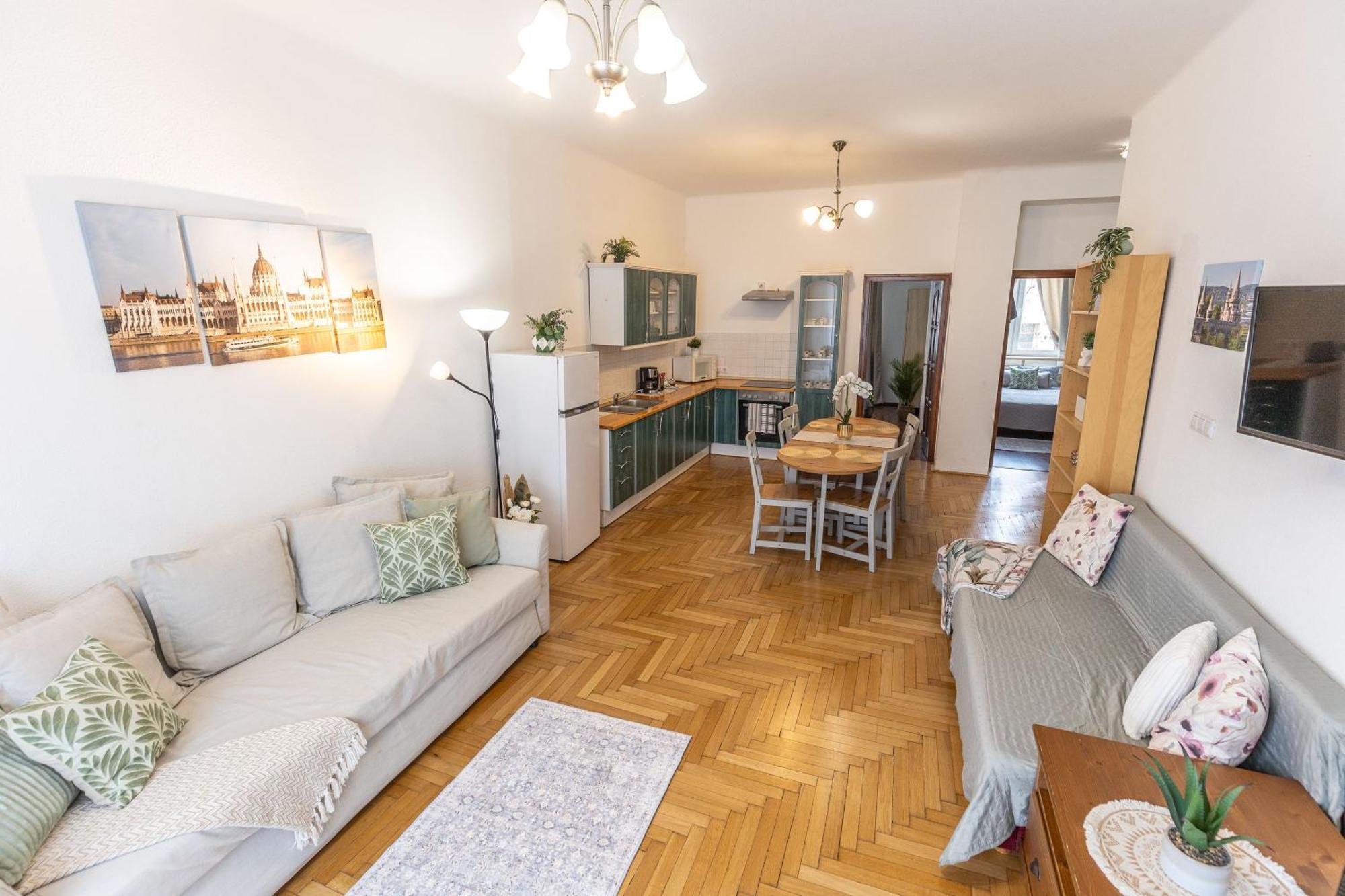 Riverside Balcony Apartment With View To Danube Budapest Extérieur photo